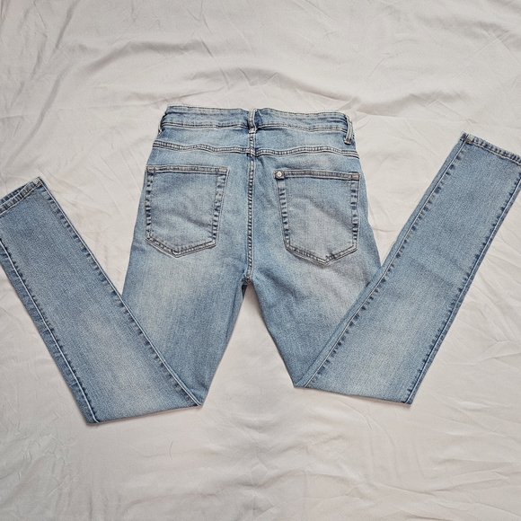 H&M Men's Skinny Jeans in Soft Blue - Picture 3 of 3